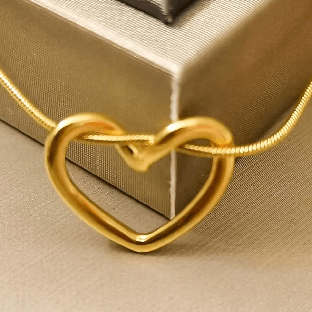 Minimalist Twist Heart Necklace - 18k Gold Plated