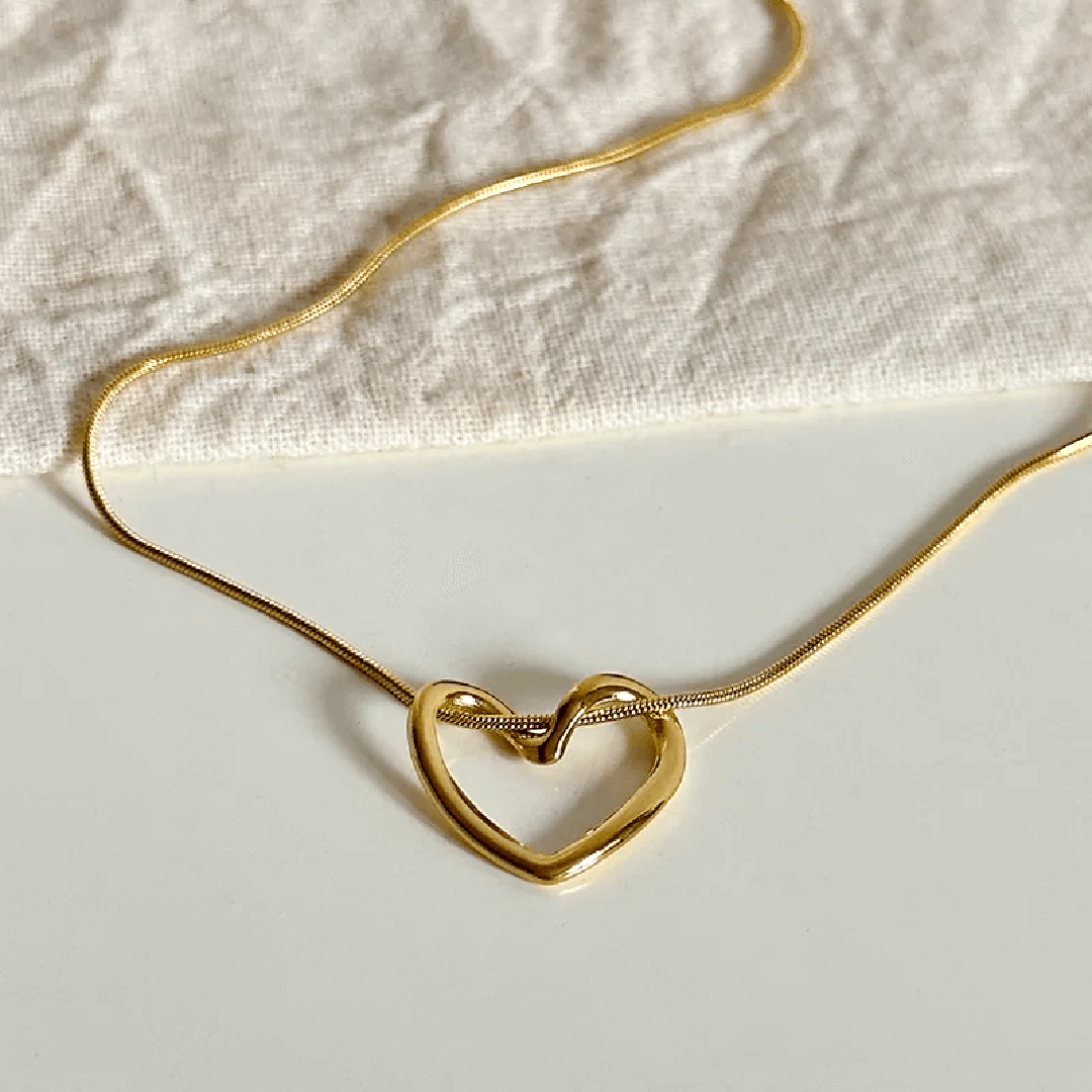 Minimalist Twist Heart Necklace - 18k Gold Plated