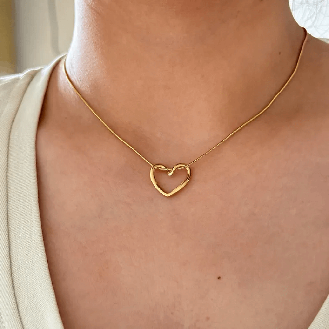 Minimalist Twist Heart Necklace - 18k Gold Plated