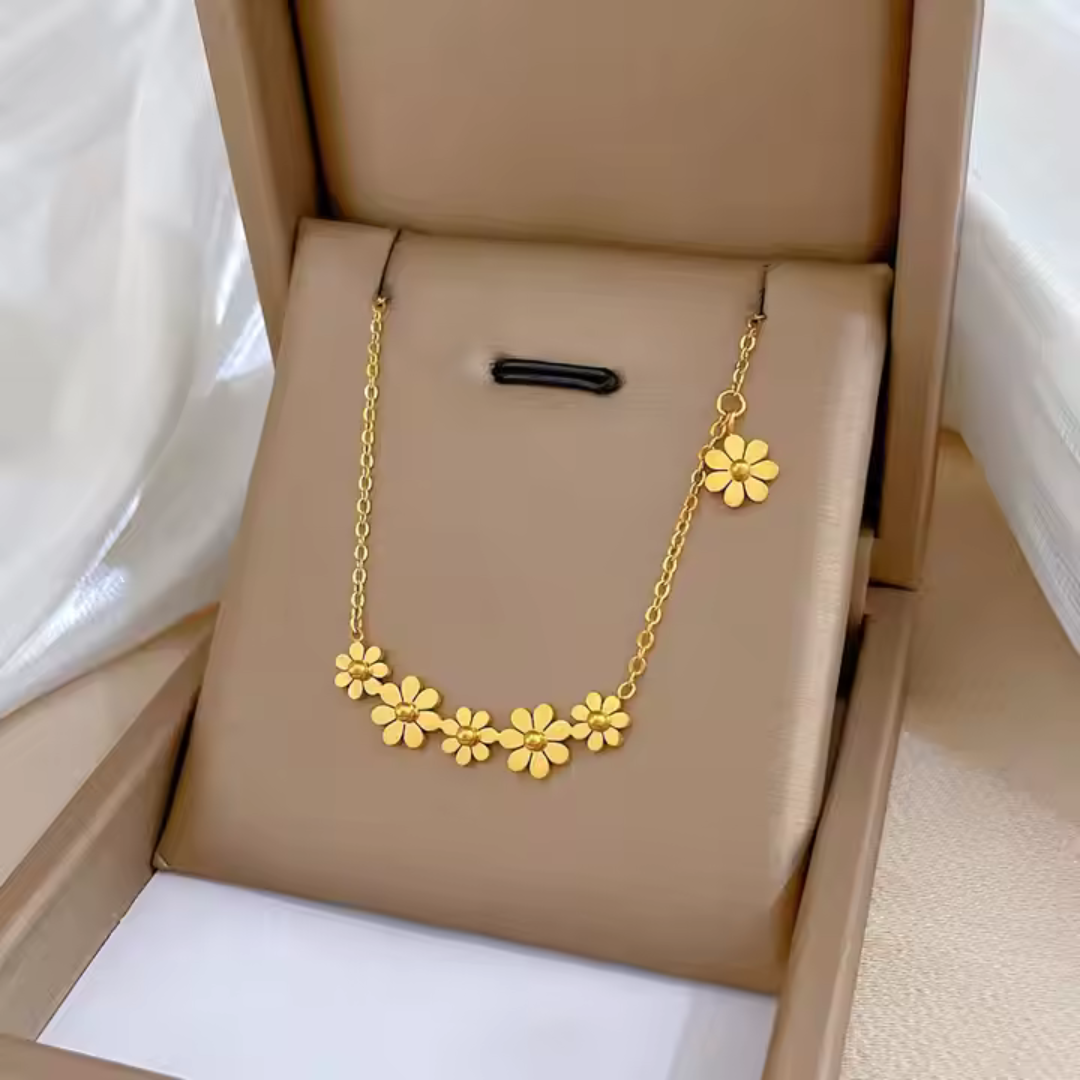 18K Gold Plated Tiny Flower Necklace