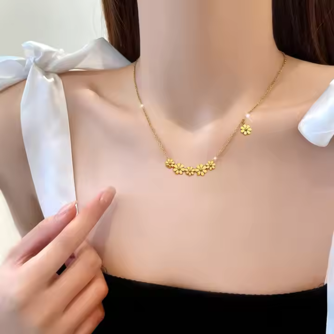 18K Gold Plated Tiny Flower Necklace